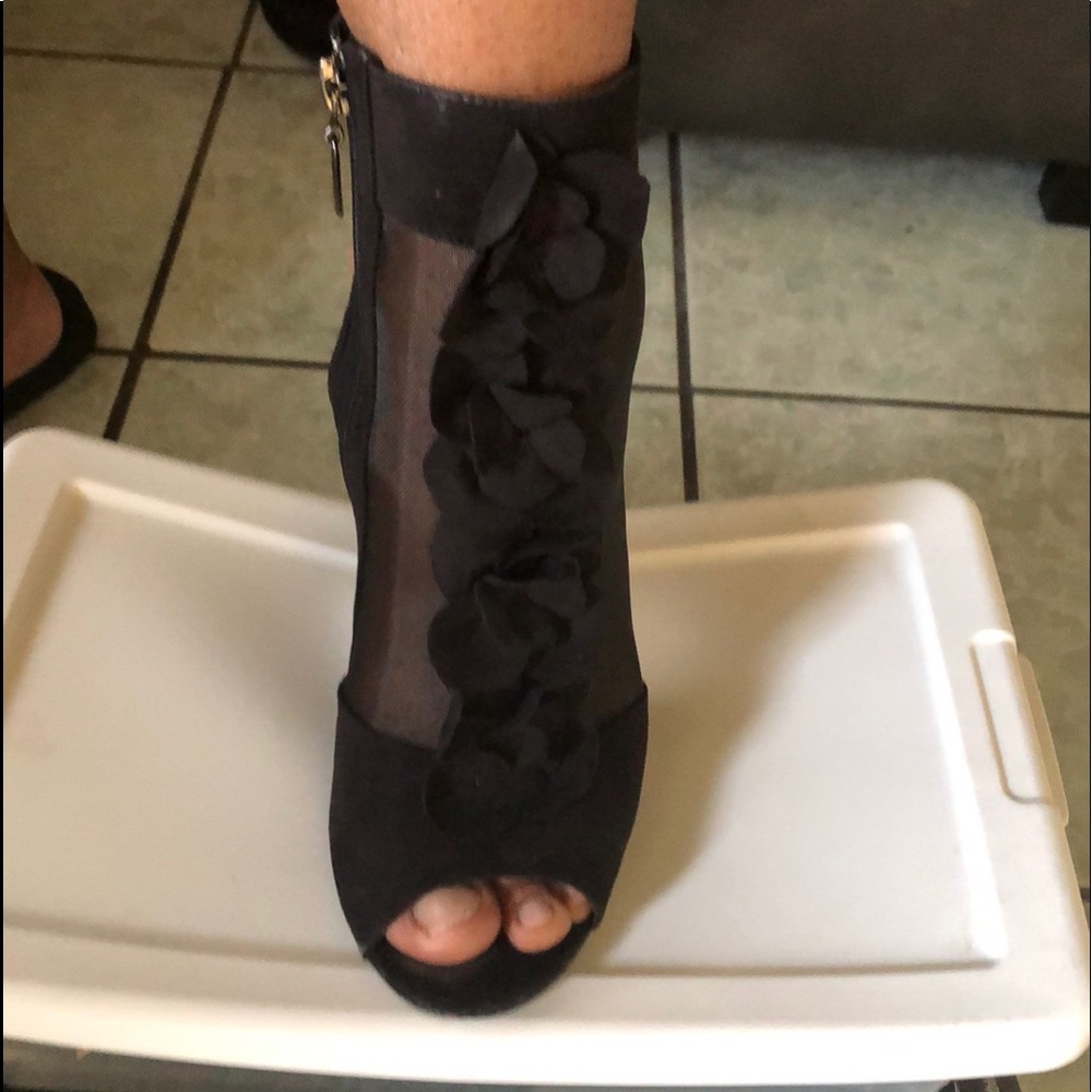 Shoes - Picture 2 of 2